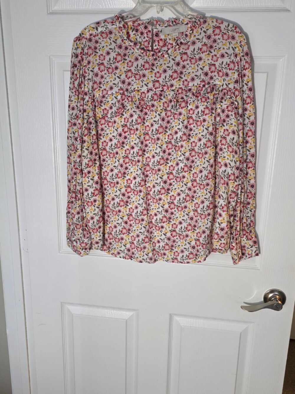 Ann Taylor Loft XXL long-sleeve, cream-colored blouse featuring a vibrant ditsy